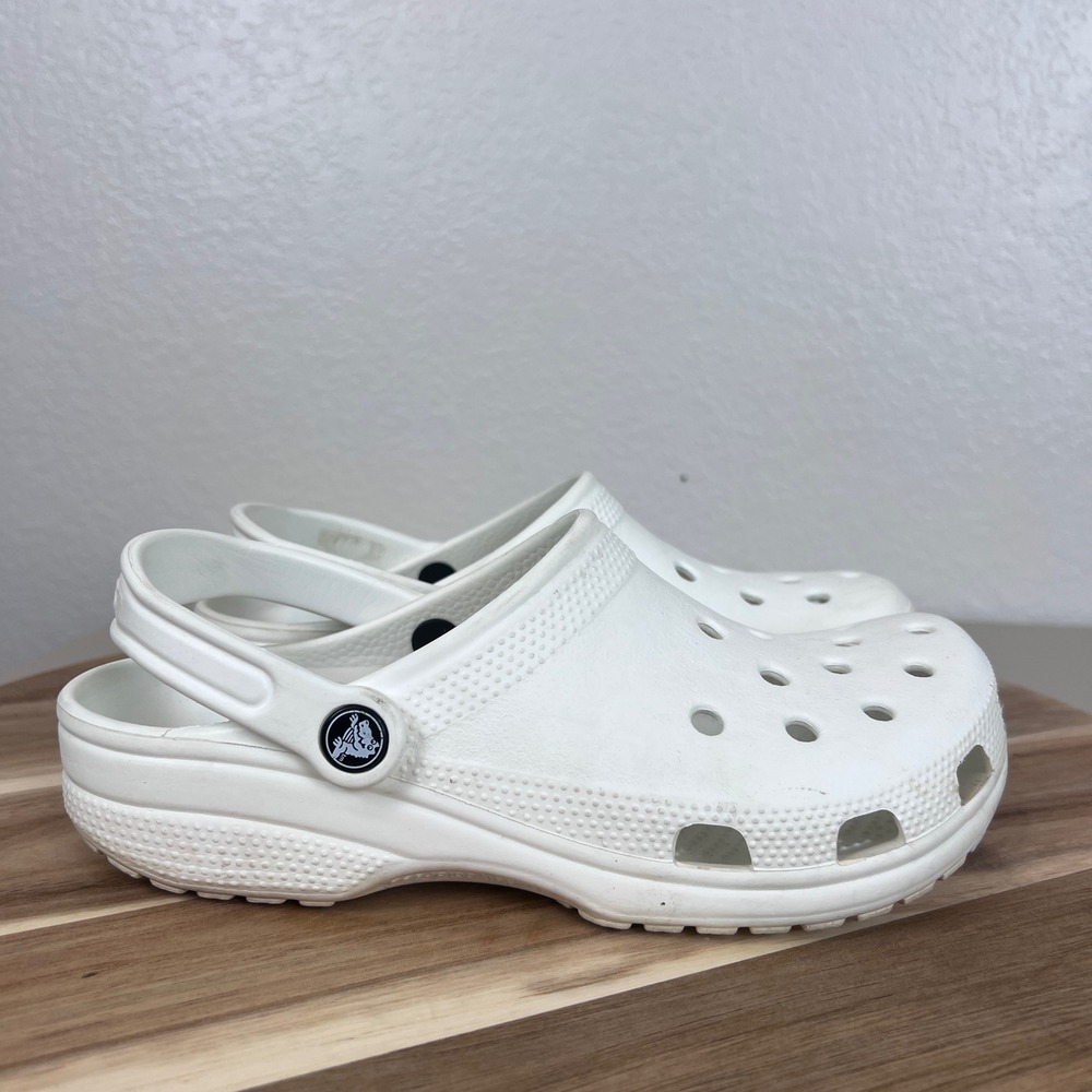 Crocs Classic Clogs Womens 8 White Slip On Casual Everyday Summer Beach Outdoor